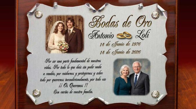 Placa Aniversario de Bodas de Oro personalizada de aluminio montada sobre madera.